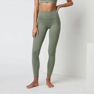 Vuori All the Feels Leggings in Green - S